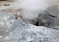 This is one of the many steam vents. (click to see Pump Geyser)